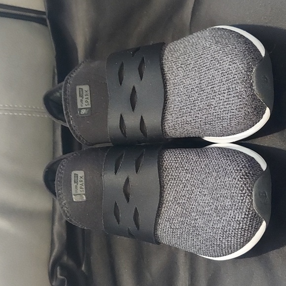 New Balance Unisex Black and Gray Sneakers Slip On - Picture 7 of 11